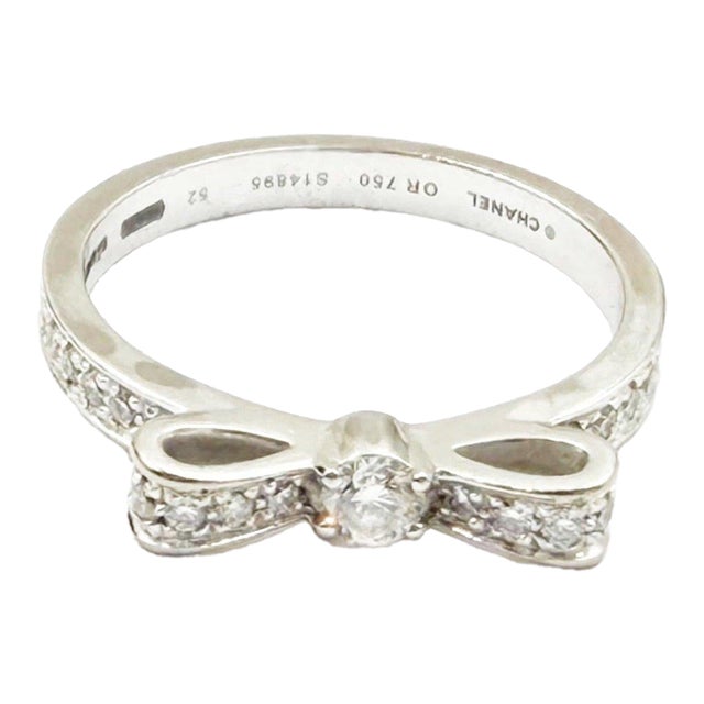 Chanel 18k 750 White Gold Ruben Ribbon Diamond Ring, Size 6 For Sale