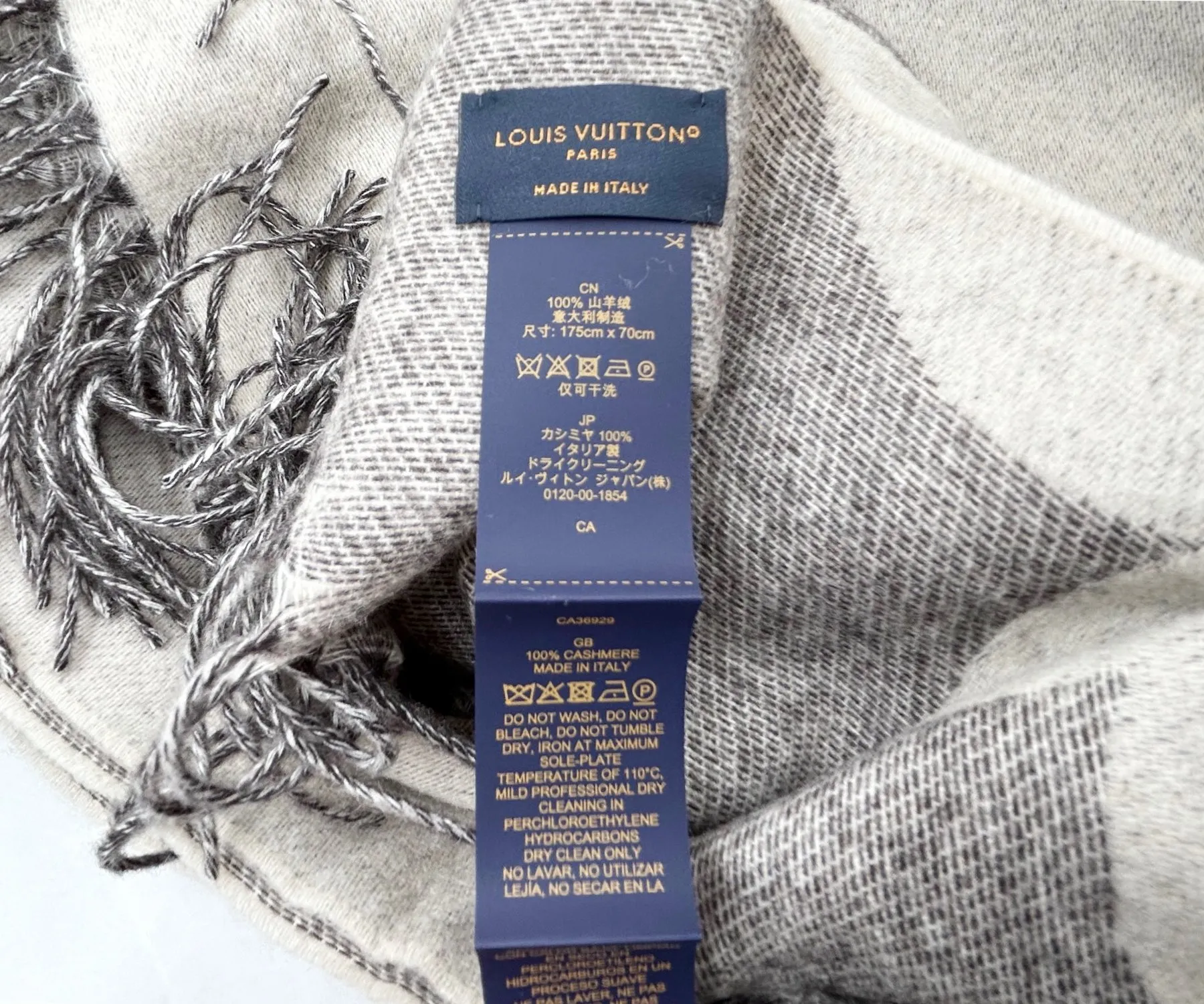 Louis Vuitton Brand New Grey Giant Monogram Cashmere Scarf  display picture 1