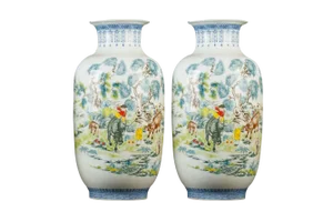 Large Chinese Qing Porcelain Vases, Set of 2