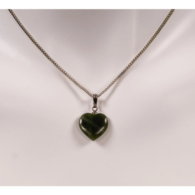 Mid-Century Modern Costume Necklace with a Green Nephrite Jade Heart, 1960s For Sale - Image 3 of 9