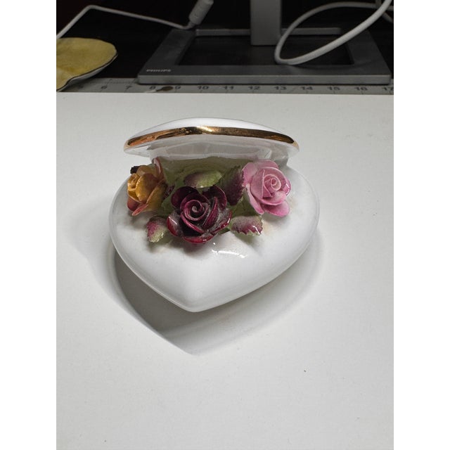 Late 20th Century Vintage Royal Albert Old Country Roses Bone China Heart Trinket Box, England For Sale - Image 5 of 5