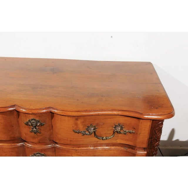 Traditional 1720s French Regency Walnut Commode For Sale - Image 3 of 11