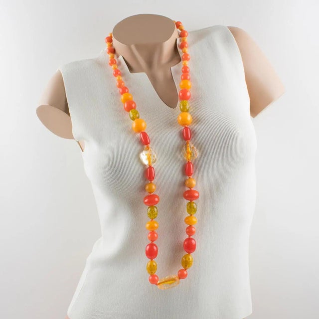 Art Deco Bakelite and Lucite Long Necklace Sunny Yellow and Orange Colors For Sale - Image 3 of 15