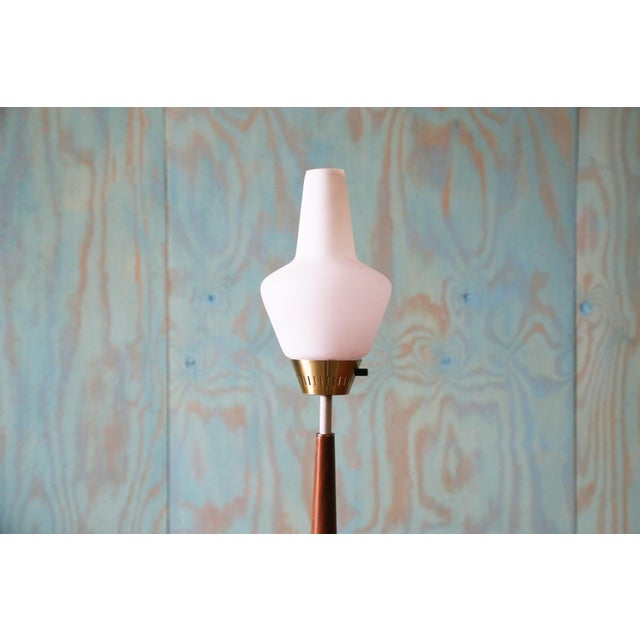 Vintage Gerald Thurston for Lightolier Scandia Brass Milk Glass Table Lamp For Sale - Image 4 of 11