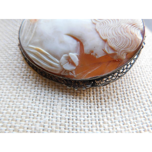 Antique Victorian Cameo Oval 10k Gold Woman Profile Brooch Pin Mesh Floral Mounting For Sale In New York - Image 6 of 8
