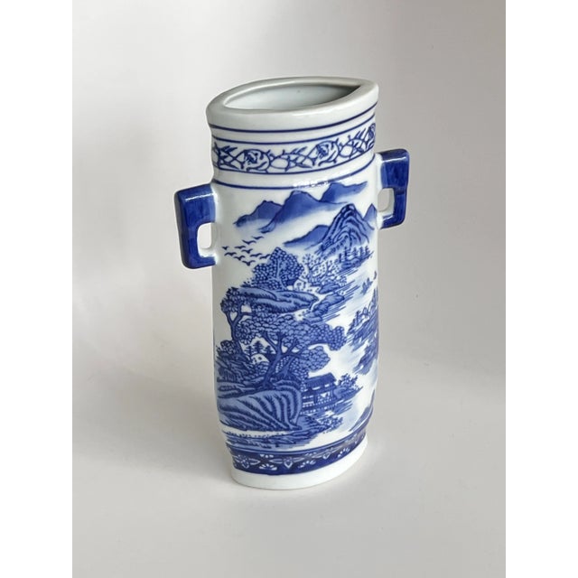 Vintage Blue & White Chinoiserie Landscape Amphora Vase With Double Handles, Mid-Century For Sale - Image 9 of 11