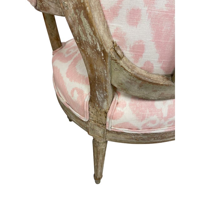 Early 20th Century Louis XVI Style Grey Painted Armchairs in Pink and White Ikat Upholstery - A Pair For Sale - Image 13 of 18