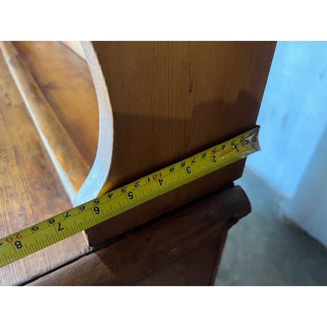 Early 20th Century Early American Style Pine Hutch Top Cabinet. For Sale - Image 14 of 17