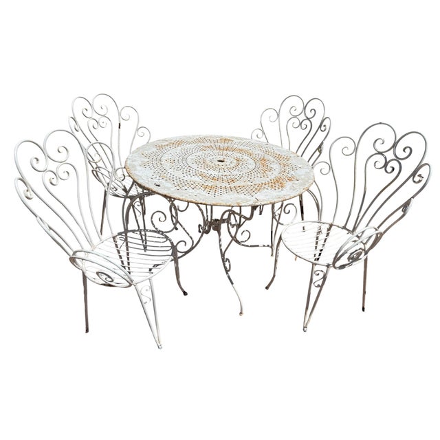 Round sheet metal garden table from the 1950s, from the Avignon region of southern France. Folding