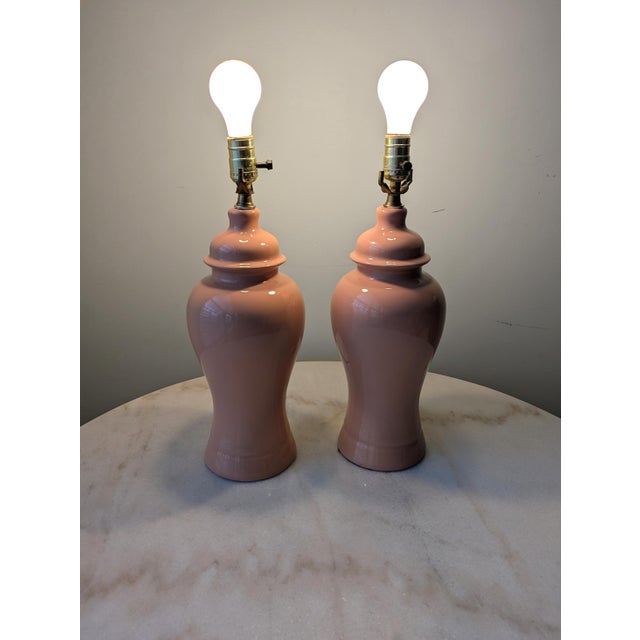 Late 20th Century Hollywood Regency Ceramic Ginger Jar Lamps, a Pair For Sale In Chicago - Image 6 of 6