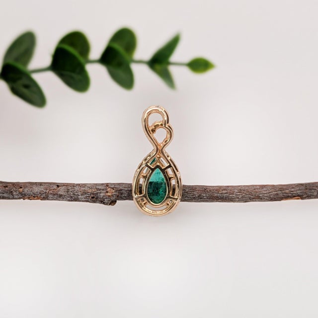 Gia Certified Colombian Emerald Diamond Halo Pendant: Solid 14k Gold, 10x6mm For Sale In Columbus - Image 6 of 8