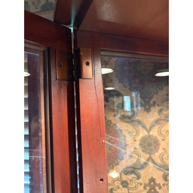 Attributed to Hekman Furniture Glass Front Display Cabinet With Burled Wood, Mirrored Back, Lighted and Glass Shelves, For Sale - Image 13 of 14
