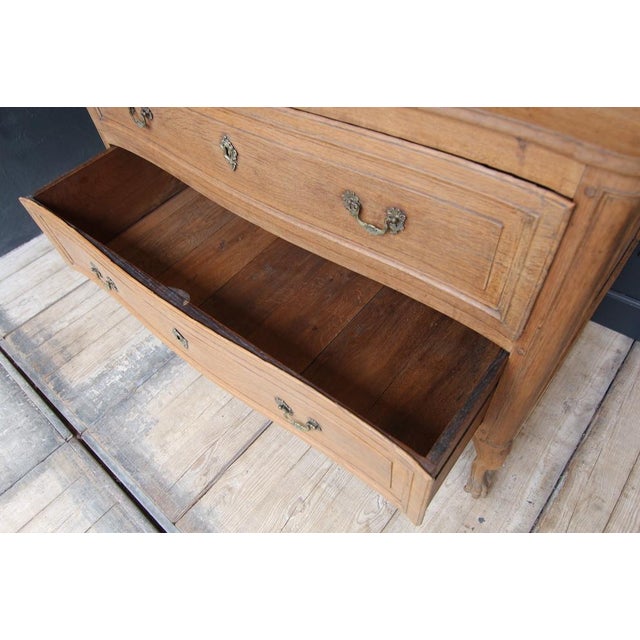 18th Century Flemish Louis XV Secretaire Chest of Drawers in Oak For Sale - Image 14 of 18