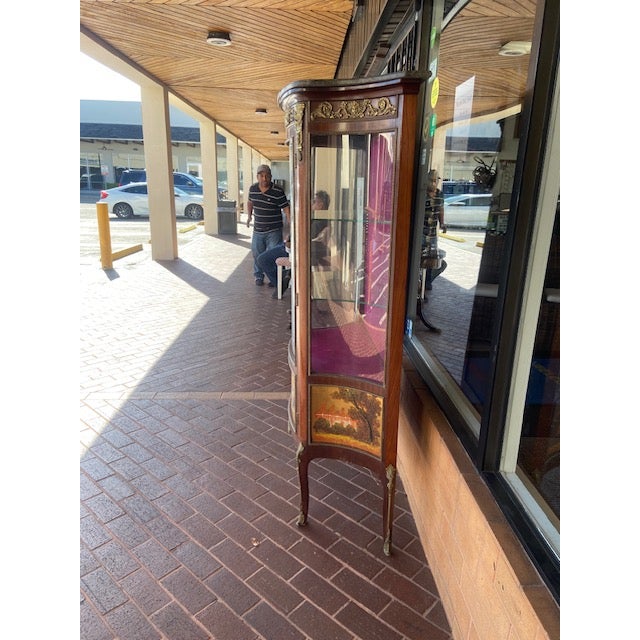 French 1940s Louis XV Style Mahogany Vernis Martin Vitrine For Sale - Image 3 of 6