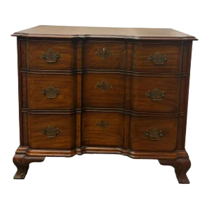 Vintage Kindel Georgian Style Mahogany Block Front Chest of Drawers / Commode