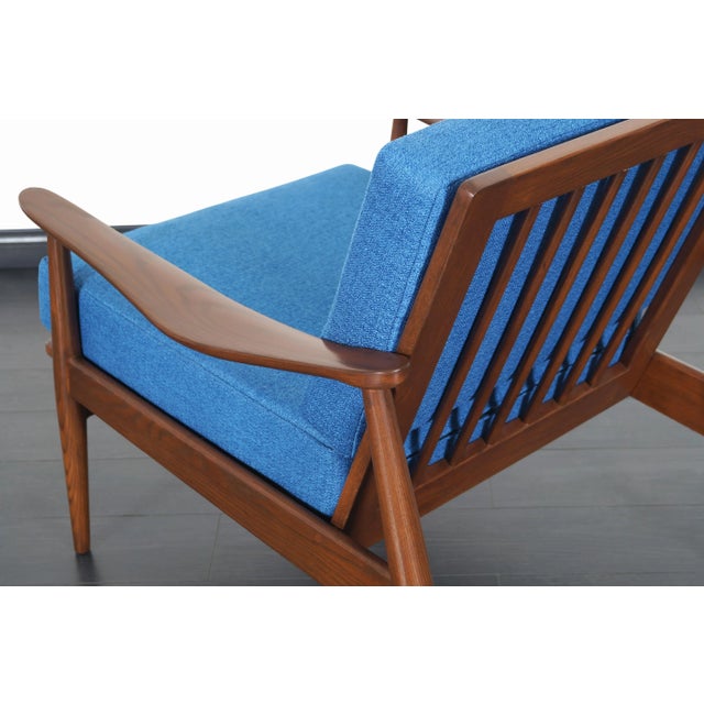 Mid-Century Modern Walnut Lounge Chair With Spindle Back, 1950s For Sale - Image 10 of 10