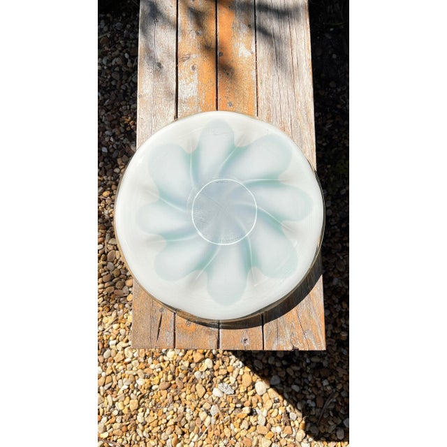Mid-Century Modern 1955 Paul Kedelv for Flygsfors Coquille Milky White and Green Glass Plate For Sale - Image 3 of 5