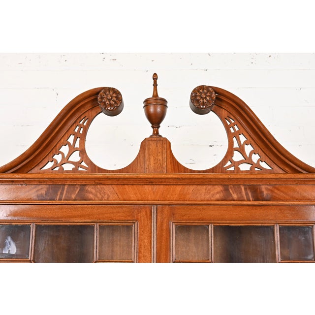 Wood Baker Furniture Style Georgian Carved Flame Mahogany Breakfront Bookcase Cabinet For Sale - Image 7 of 11