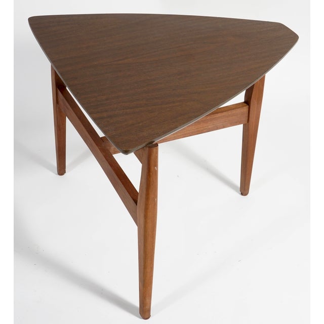 Vintage Mid-Century Modern "Guitar Pick" Side Table in the Style of Brown and Saltman. For Sale In Miami - Image 6 of 7