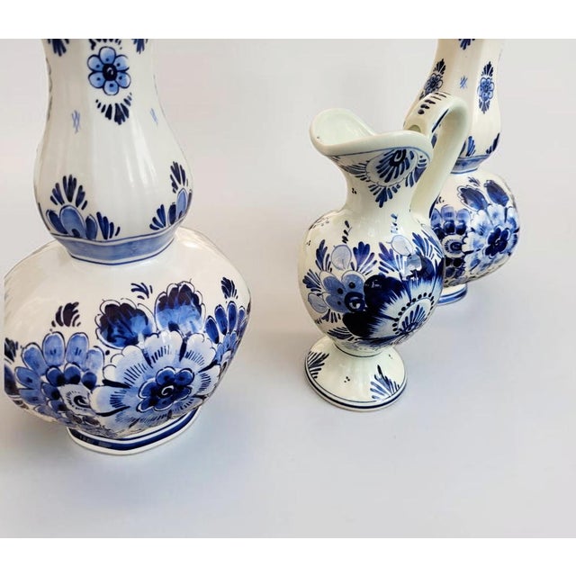 Ceramic Antique Handmade Hand-Painted Delft Blue Delftware Knobbel Vase, Bulbous Bottle and Tulip Vase, Holland, 1920s, Set of 3 For Sale - Image 7 of 18