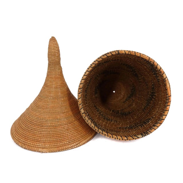 Early 20th Century Tutsi Tight Weave Basket with Lid Rwanda For Sale - Image 4 of 5