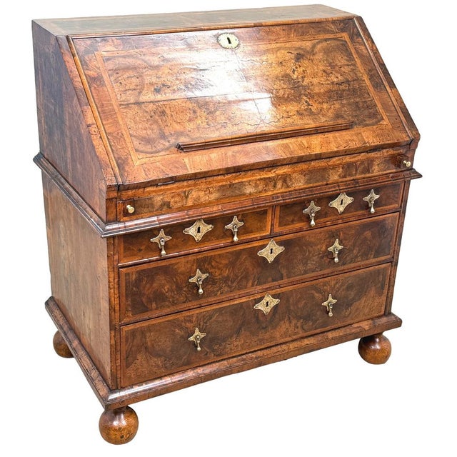 Queen Anne Walnut Bureau, 1705 For Sale - Image 14 of 18