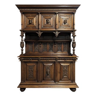 Renaissance Style Buffet in Walnut For Sale