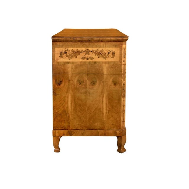 Louis XVI Style Lombard Chest of Drawers in Walnut Burl with Inlaid Floral Motifs, 18th Century For Sale - Image 4 of 15