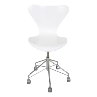 White 3117 Office Chair by Arne Jacobsen, 2000s For Sale