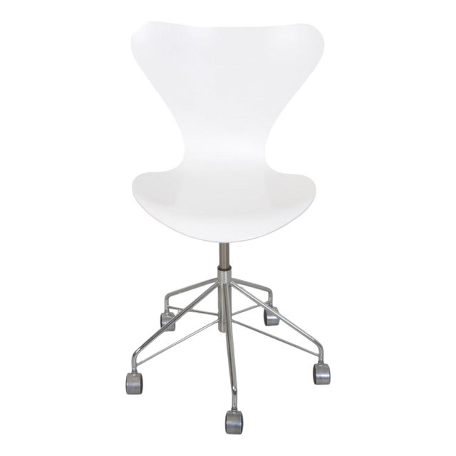 White 3117 Office Chair by Arne Jacobsen, 2000s For Sale