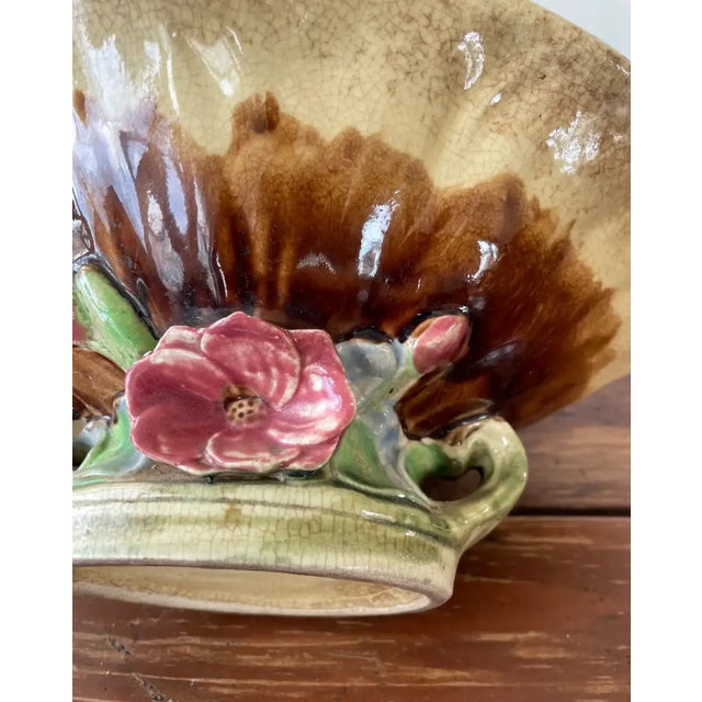 Early 20th Century Vintage Majolica Clamshell Shaped Pedestal Bowl With Floral Designed Base For Sale - Image 5 of 10