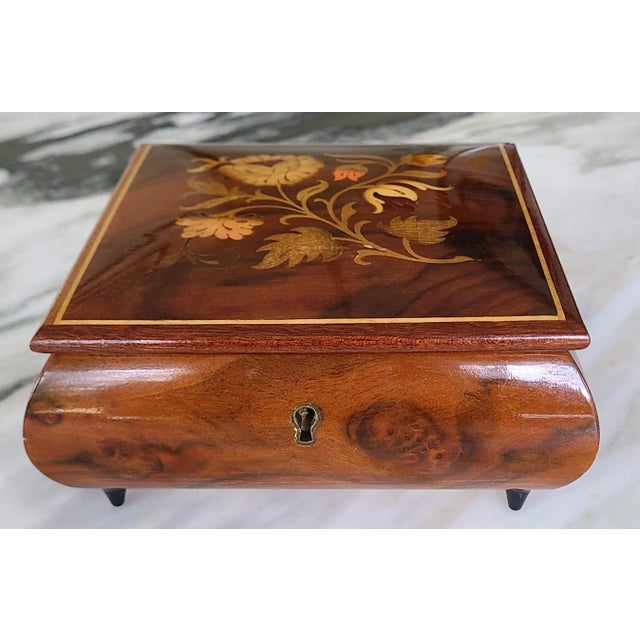 Vintage Sorrento Italian Marquetry Inlay Music Box - Torna a Surriento For Sale - Image 12 of 13