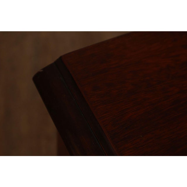 Henkel Harris Chippendale Style Pair Of Mahogany Bowfront Three-Drawer Nightstands For Sale - Image 9 of 18