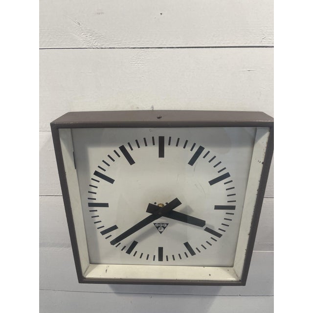 Small Vintage Square Clock from Pragotron, 1970 For Sale - Image 3 of 5