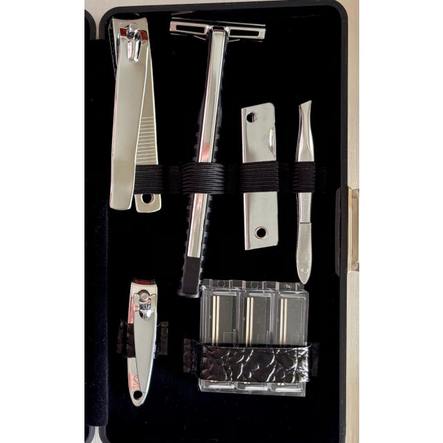 1990s Rostfreier Stahl Gentlemen’s Grooming Tools Kit - Manicure Set & Black Embossed Leather Travel Case / Stainless Steel, Germany For Sale - Image 11 of 12