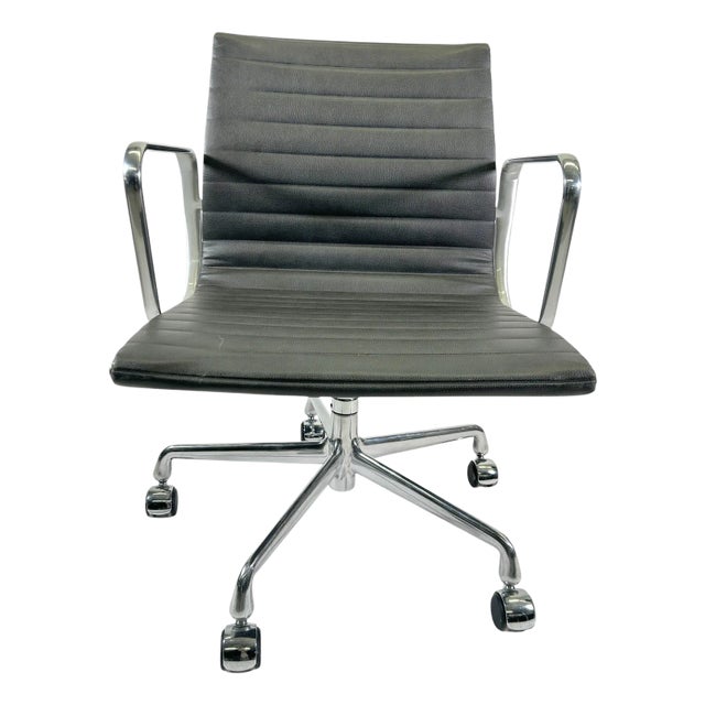 2009 Herman Miller Eames Aluminum Group Management Chair in Pebble Gray Leather For Sale