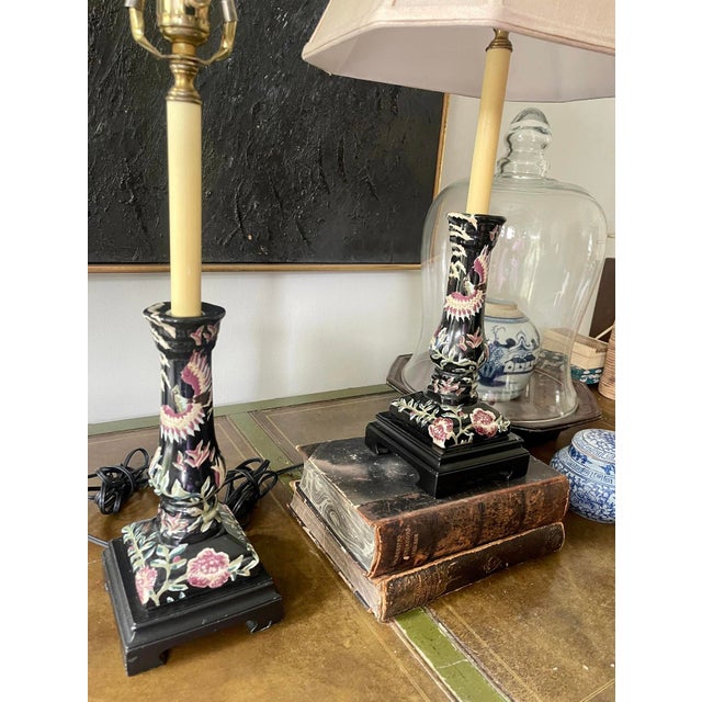 Chinoiserie Early 20th Century Pair of Vintage Bradburn Gallery Black Chinoiserie Buffet Lamps For Sale - Image 3 of 10