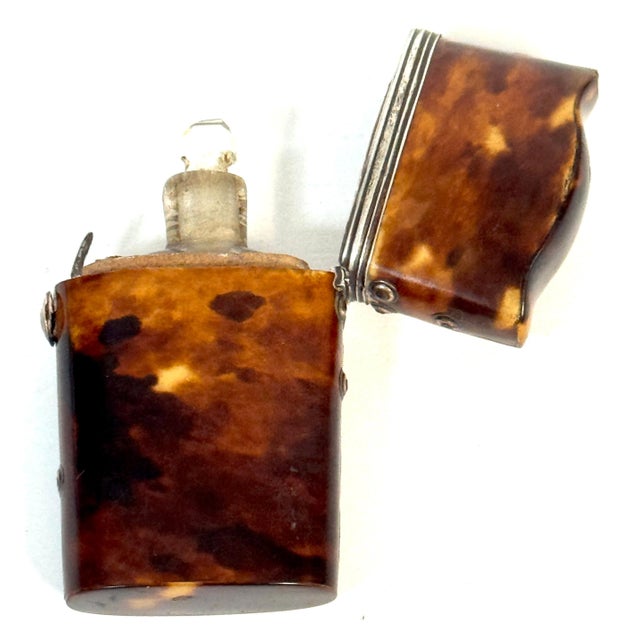 18th Century Tortoiseshell and Silver-Mounted Perfume Etui with Glass Bottle For Sale In West Palm - Image 6 of 11