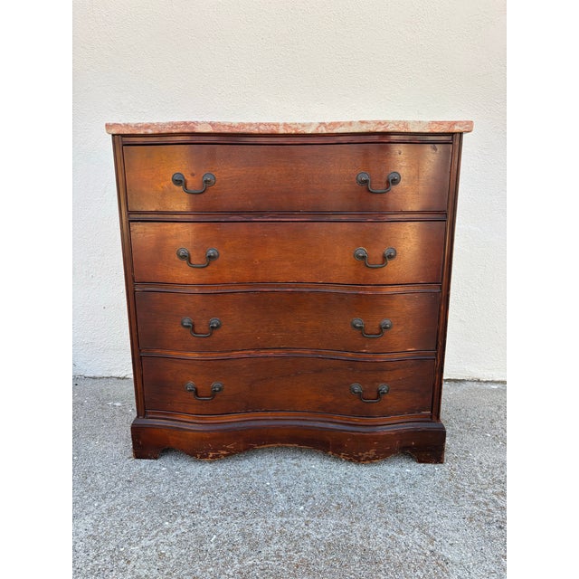 Traditional Vintage Mahogany Serpentine-Front Chest of Drawers Featuring a Pink Marble Top For Sale - Image 3 of 8
