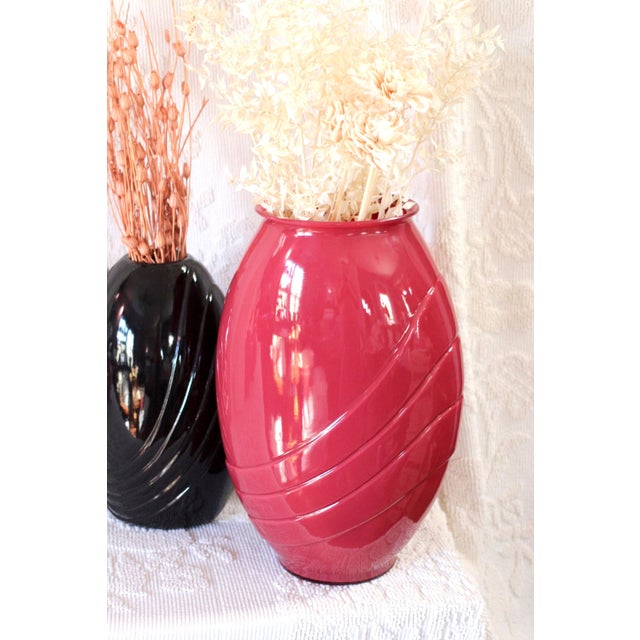 Art Deco vase - red vase - 80s vase - extra large vase - red glass - Art Deco Revival - lipstick red - vase gift - retro gift - Post Modern For Sale - Image 10 of 10