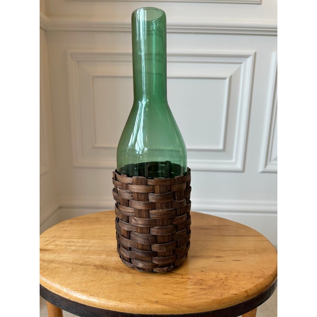 Carl Auböck Vintage 13.5” Mid-Century Italian Emerald Green Glass Carafe With Fitted Woven Sleeve For Sale - Image 4 of 15