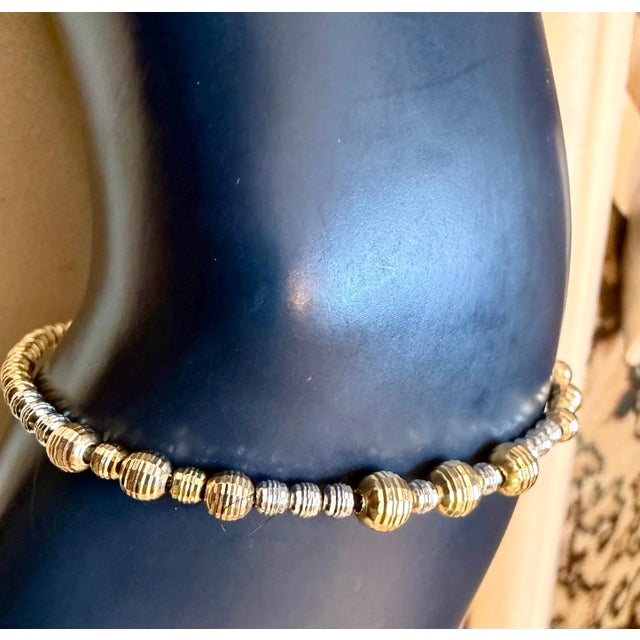 18 Karat Yellow & White Gold 5.8 Gm, 7 Inch Long, Two Tone Ball Bracelet For Sale - Image 4 of 8