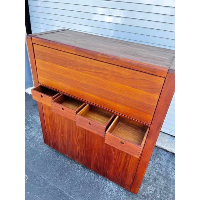 Mid 20th Century Vintage Teak Hideaway Dry Bar or Storage Console | Late Mid Century Modern in Captains Line for D Scan Style For Sale - Image 5 of 18