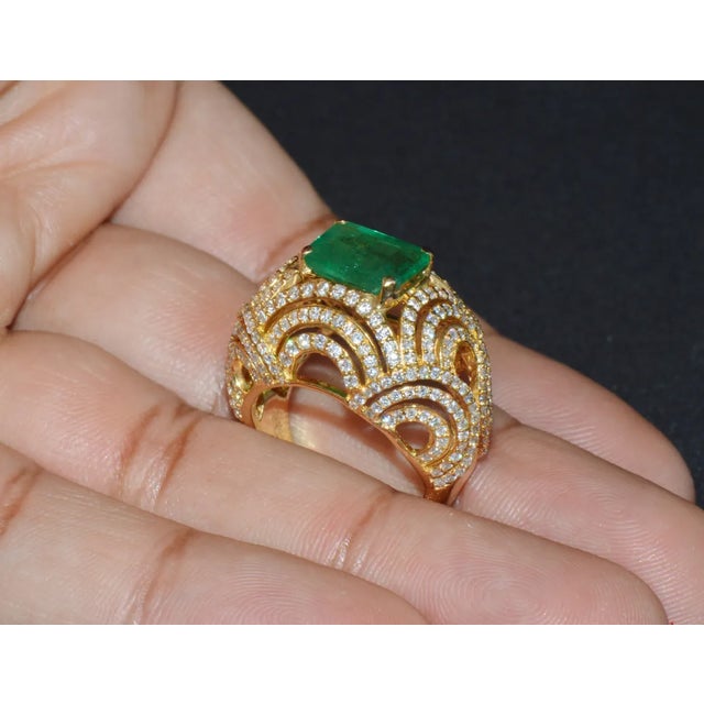 Gemstone Certified Natural 5.45Cts VS F Diamond Emerald 18K Solid Gold Dome Bombay Ring, size 6.75 For Sale - Image 7 of 12