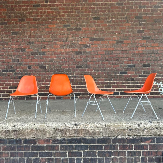 椅子 Herman Miller Eames Shell Chair Orange Eames Shell Chair by Herman Miller - Midcentury