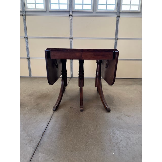 Duncan Phyfe Early 20th Century Duncan Phyfe Style Dining Table For Sale - Image 4 of 9