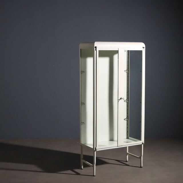 Vintage Industrial Showcase in Enamelled Metal and Glass, 1960s For Sale - Image 9 of 11