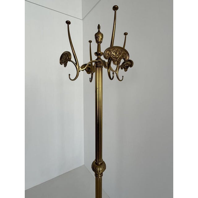 Mid-Century Modern Vintage Brass Coat Rack with Rotating Crown and Fluted Column, 1960s For Sale - Image 3 of 18