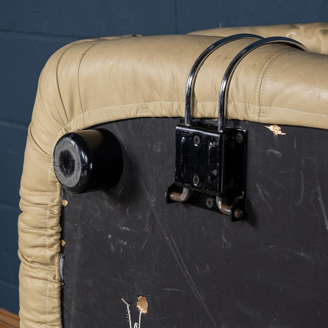 A beautiful “soriana“ leather sofa by tobia scarpa for cassina, made in italy around the latter part of the 20th century....