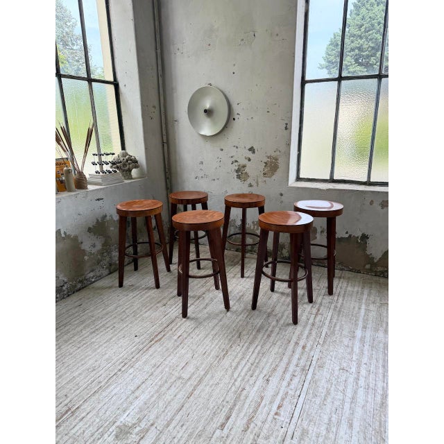 Set composed of 6 vintage stools from the 70s/80s in Baumann style. with their thick round seats and their tapered base,...